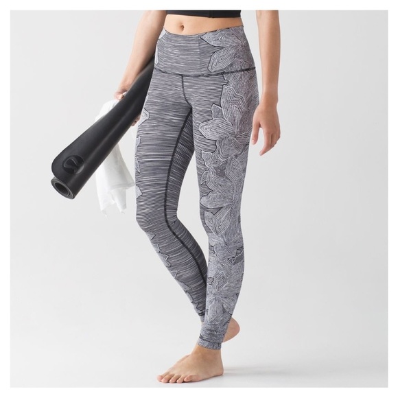 LULULEMON • Wunder Under Pant (Hi-Rise) in Dottie Tribe White Black - Picture 1 of 12